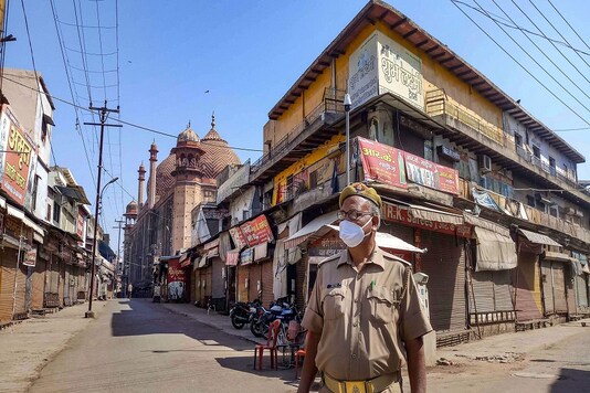 Agra Jail Inmate S Covid 19 Death Triggers Panic 14 Prisoners 16 Wardens Quarantined