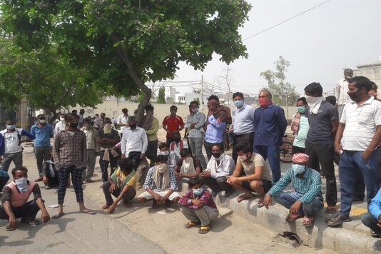 Those dependent on daily wages, hungry for work, have hit the labour chowk since last Monday, hoping to be hired. (News18)