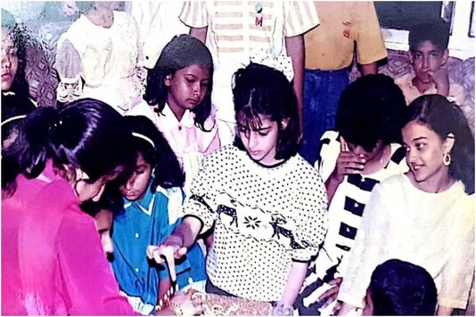 Aishwarya Rai is Hard to Spot in This Viral Throwback Pic, Can You Find Her?