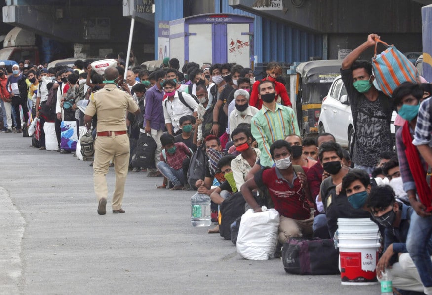 Hundreds of Migrants Crowd Railway Stations in Mumbai Yet Again - News18