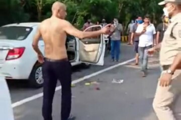 360px x 240px - In Soup for Blaming Jagan Govt for 'No Masks', Vizag Doctor Abuses  Policemen; Cops Drag Him on Road - News18
