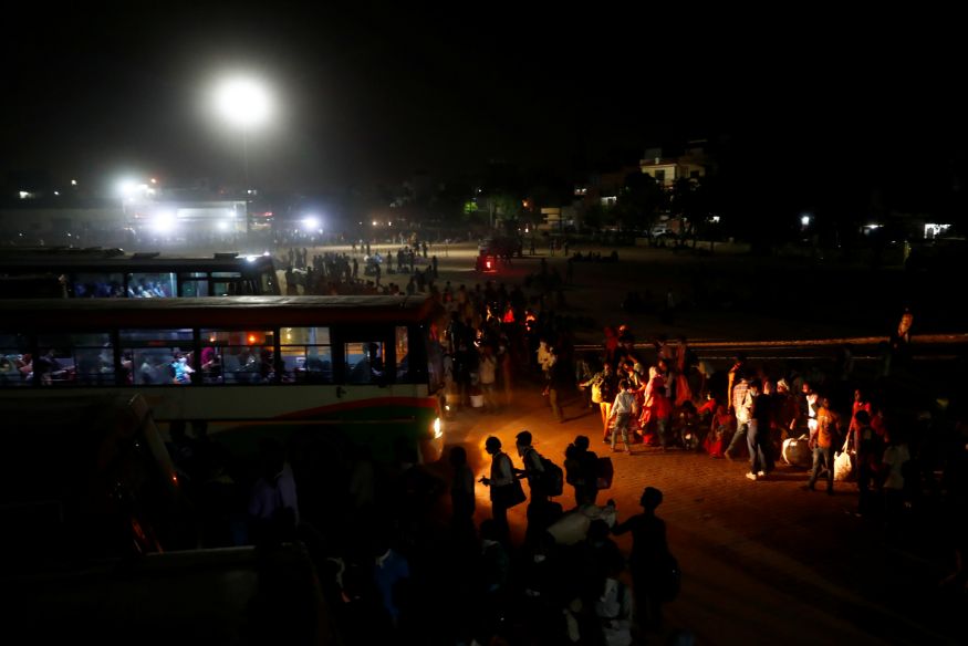 Chaos in Ghaziabad as Thousands of Migrant Workers Gather at Ramlila ...