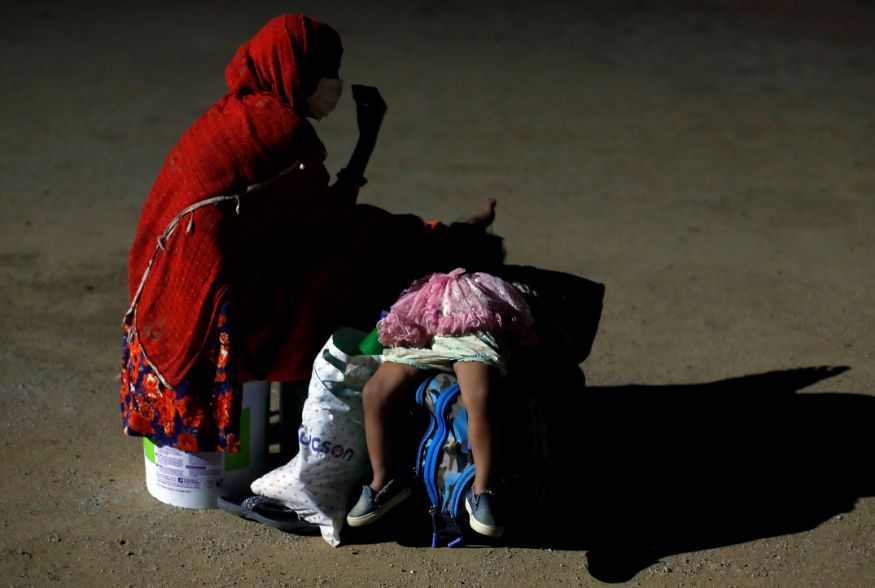 Chaos in Ghaziabad as Thousands of Migrant Workers Gather at Ramlila ...