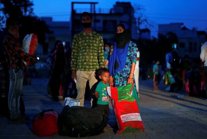 Chaos in Ghaziabad as Thousands of Migrant Workers Gather at Ramlila ...
