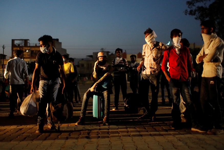 Chaos in Ghaziabad as Thousands of Migrant Workers Gather at Ramlila ...
