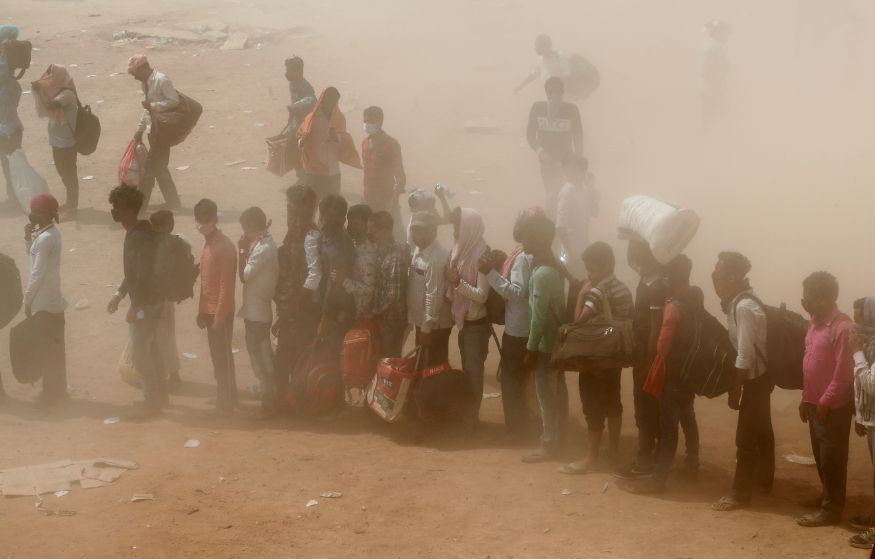 Chaos in Ghaziabad as Thousands of Migrant Workers Gather at Ramlila ...