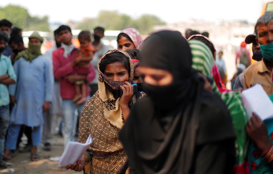Chaos in Ghaziabad as Thousands of Migrant Workers Gather at Ramlila ...