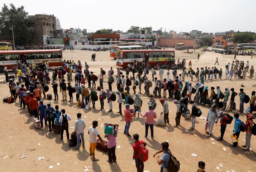 Chaos in Ghaziabad as Thousands of Migrant Workers Gather at Ramlila ...