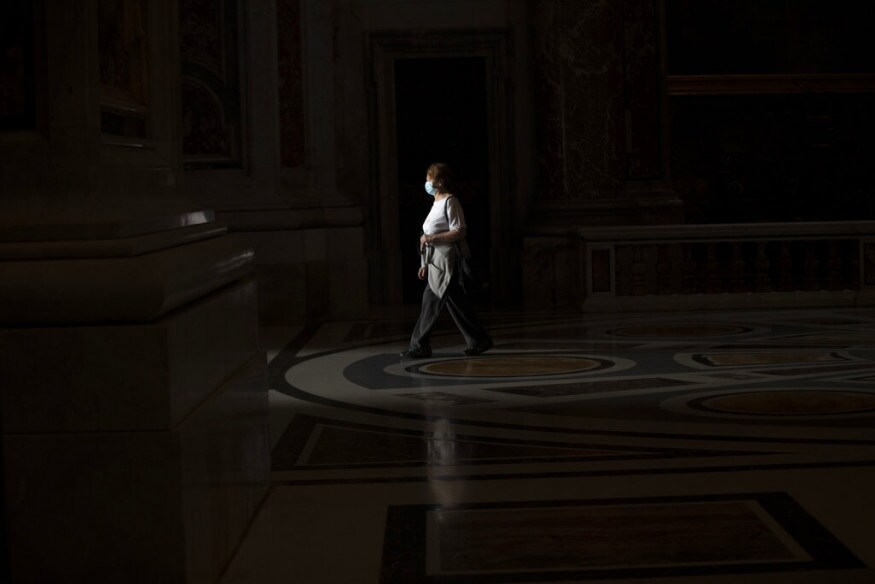 Vatican Mask Pope Francis' First Public Mass as Vatican Reopens After COVID-19 ...