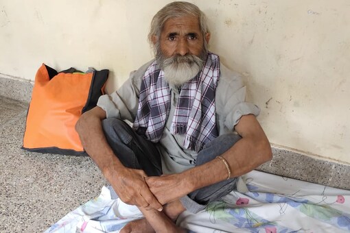 Karam Singh, was a destitute roaming the streets of Mysore aimlessly. Since his mental condition was in a bad shape, no one knew anything about him. (News18)