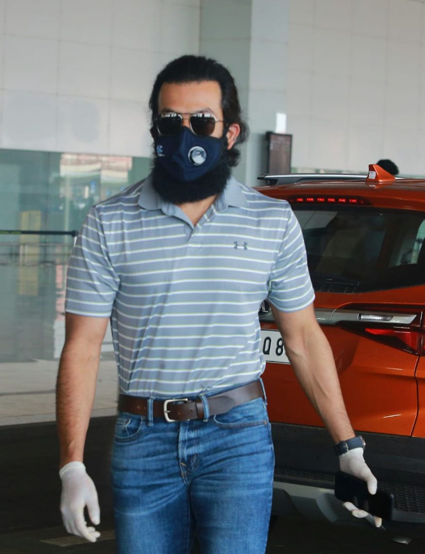 Prithviraj Sukumaran Along With Aadujeevitham Crew Return To India From Jordan See Pics Photogallery ആടുജീവിതം official trailer blessy prithviraj amala paul podrobnee. prithviraj sukumaran along with