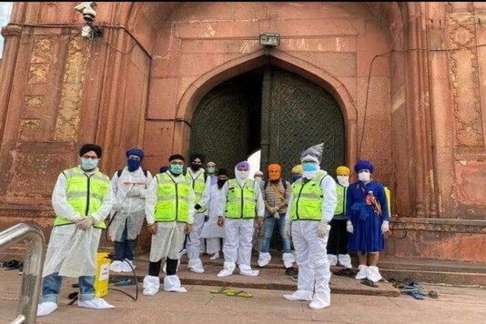 Ahead of Eid-ul-Fitr, Sikh Community Sanitises Delhi's Jama Masjid