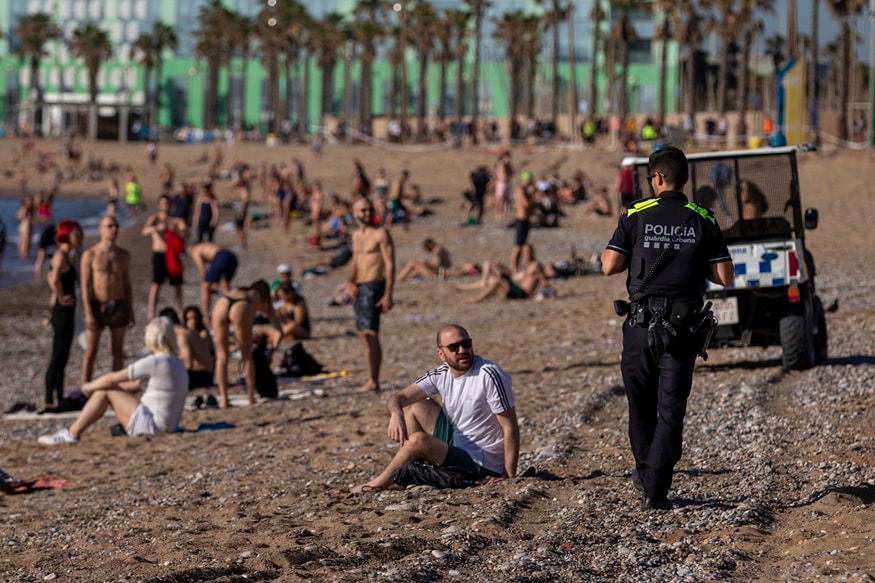 Parks Packed, Terraces Open as Madrid and Barcelona Celebrate Easing Lockdown Measures