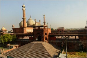 Jama Masjid in Delhi Looks Deserted on 2020 Eid-al-Fitr; See Pics