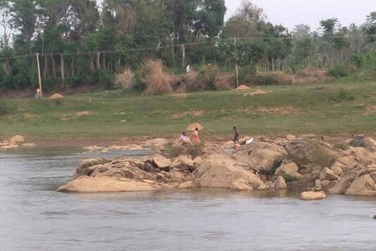 Most of the alcohol lovers are crossing the Kabini river backwaters in coracles to enter and exit Karnataka. Some are even crossing the shallow waters by foot. 