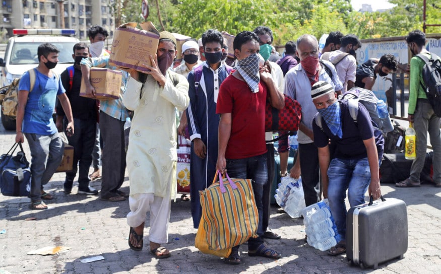 Hundreds of Migrants Crowd Railway Stations in Mumbai Yet Again - News18