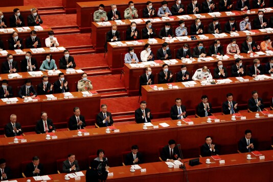 Chinese President Xi Jinping and other officials applaud after the vote on the national security legislation for Hong Kong Special Administrative Region at the closing session of the National People's Congress (NPC) at the Great Hall of the People in Beijing, China May 28, 2020. REUTERS/Carlos Garcia Rawlins