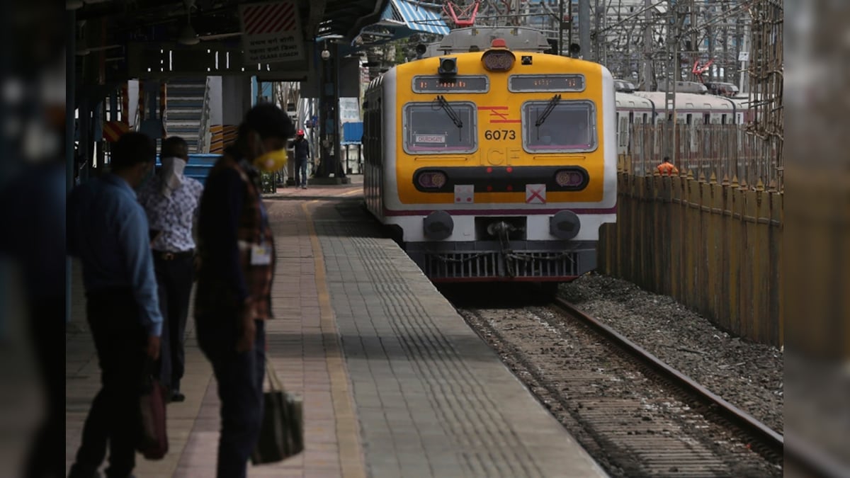 Mumbai Locals Can Carry Only 25% Commuters with Social Distancing: Railways Tells Maharashtra Govt