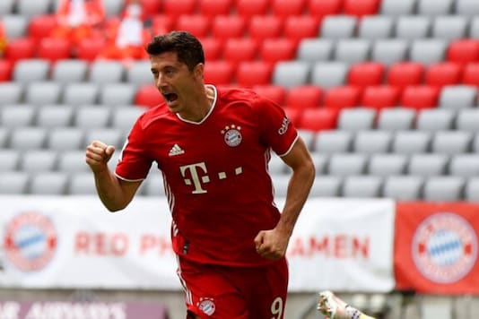 Bayern Munich S Robert Lewandowski Breaks Pierre Emerick Aubameyang S Bundesliga Record