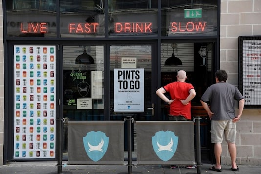 Customers queue to buy takeaway beer from a pub, as the spread of the coronavirus disease (COVID-19) continues, in Brixton, London, Britain, June 22, 2020. (REUTERS/Toby Melville)