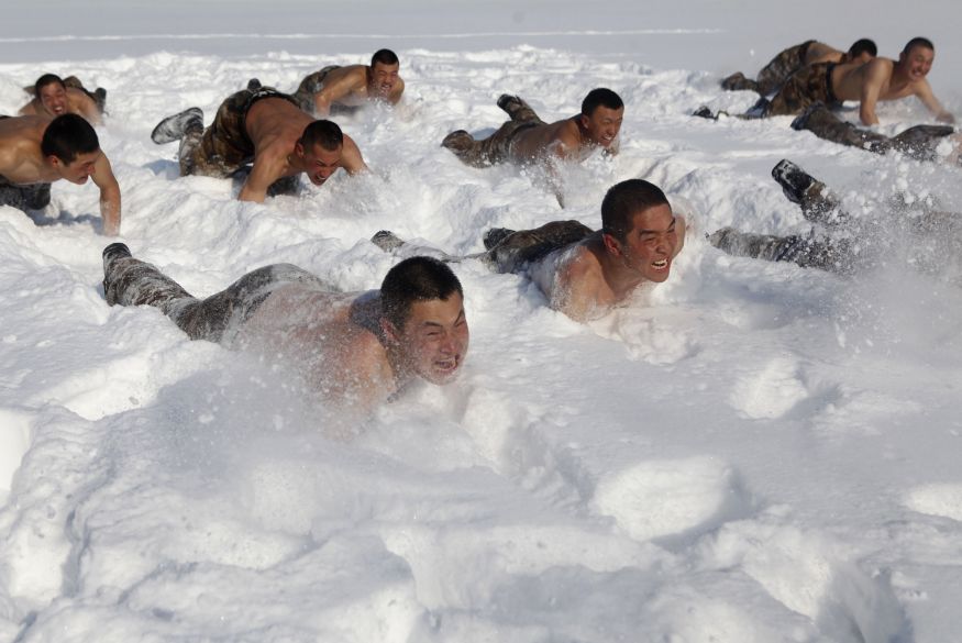  Soldiers of China's People's Liberation Army (PLA) take part in a winter training in temperatures below minus 10 degrees Celsius at China's border with Russia in Heihe. China. (Image: Reuters)
