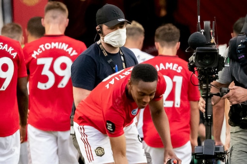 Manchester United using all five substitutions at once. (Photo Credit: Twitter/@ManUtd)