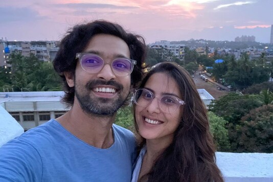 Vikrant Massey Shares Happy Pic With Fiancee Sheetal Thakur vikrant massey shares happy pic with