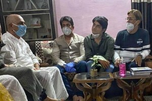 Shekhar Suman Visits Sushant Singh's Family in Patna; See Pics