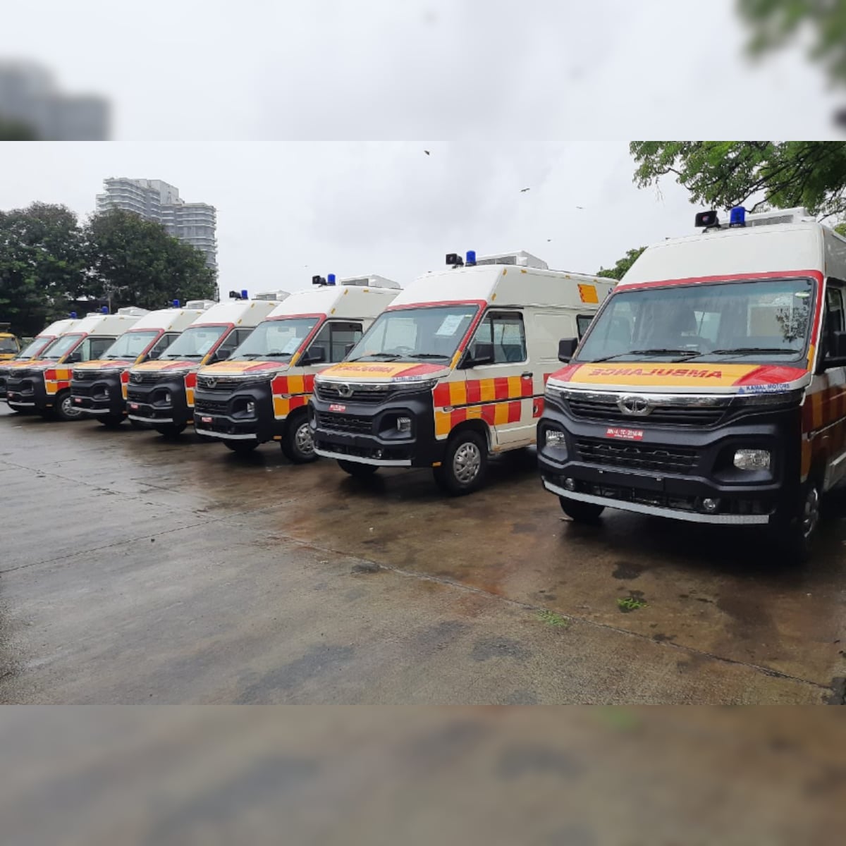 Tata Group Donates Winger Based Ambulances 100 Ventilators And Rs 10 Crore To Bmc For Fight Against Covid 19 Tata Group Donates Winger Based Ambulances 100 Ventilators And Rs 10 Crore To Bmc For Fight Against Covid 19