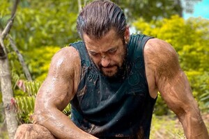 Salman Khan Pays 'Respect to All the Farmers', Posts Pic Daubed in Mud