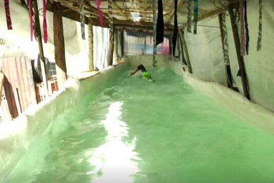 Argentinian Paralympic Swimmer Builds DIY Pool with Plastic Bag to ...