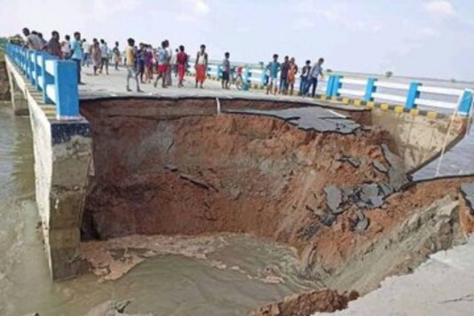 A picture of the bridge posted by Tejashwi Yadav. (Twitter/@yadavtejashwi)