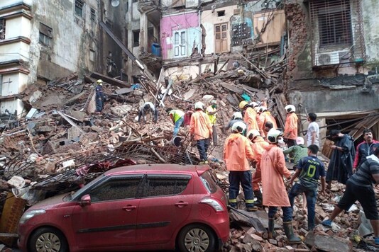 Visual from the site of building collapse in Mumbai. (Image: News18)