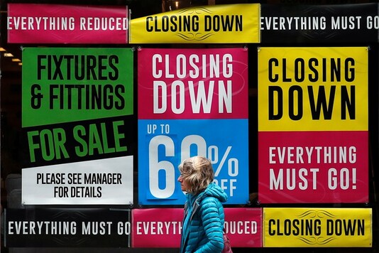A woman walks past a shop that is closing down amid the spread of the coronavirus disease (COVID-19), in Knutsford, Britain, July 16, 2020. (REUTERS/Phil Noble)