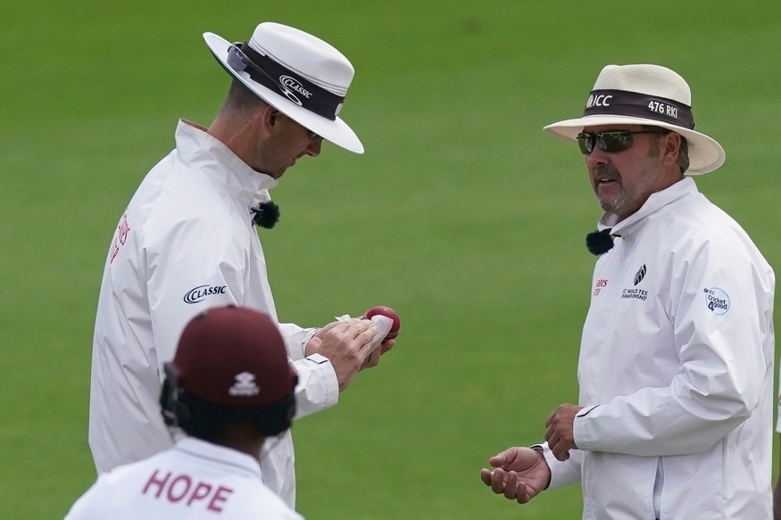 England vs West Indies 2020 | Dom Sibley Accidentally Applies Saliva, Umpires Disinfect Ball
