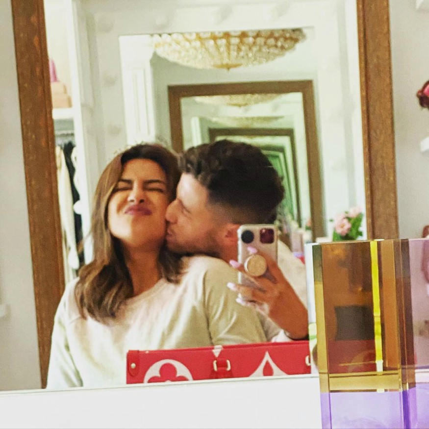  Priyanka Chopra Jonas took to Instagram to post a sweet selfie of beau Nick Jonas kissing her on the cheek. (Image: Instagram)