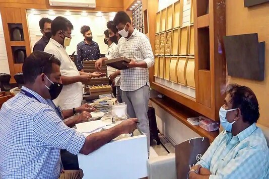 Customs officials raid a jewellery shop in Kozhikode for their alleged involvement in Kerala gold smuggling case.(PTI image)