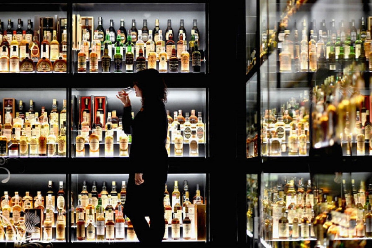 Premium, Imported Liquor Can be Sold in UP Shopping Malls From August