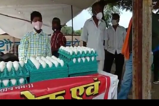 Egg-seller whose cart was allegedly overturned by Indore civic body officials. 