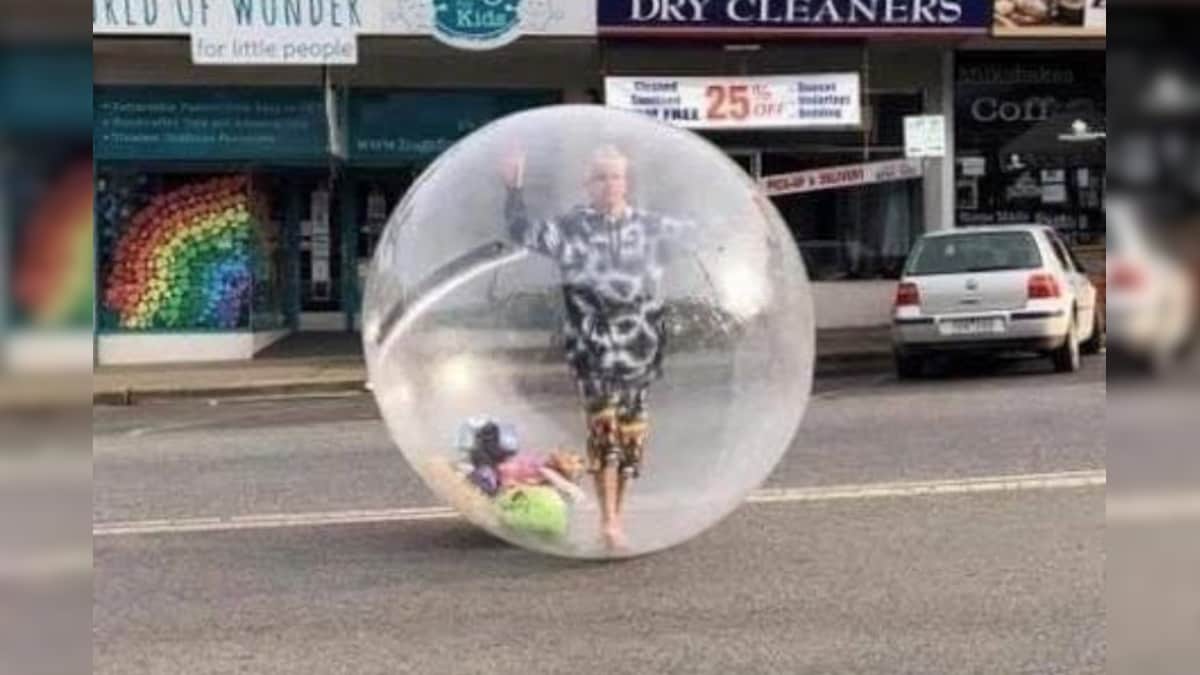Melbourne Man Walks Around in a Plastic Bubble to Protect Himself from Coronavirus