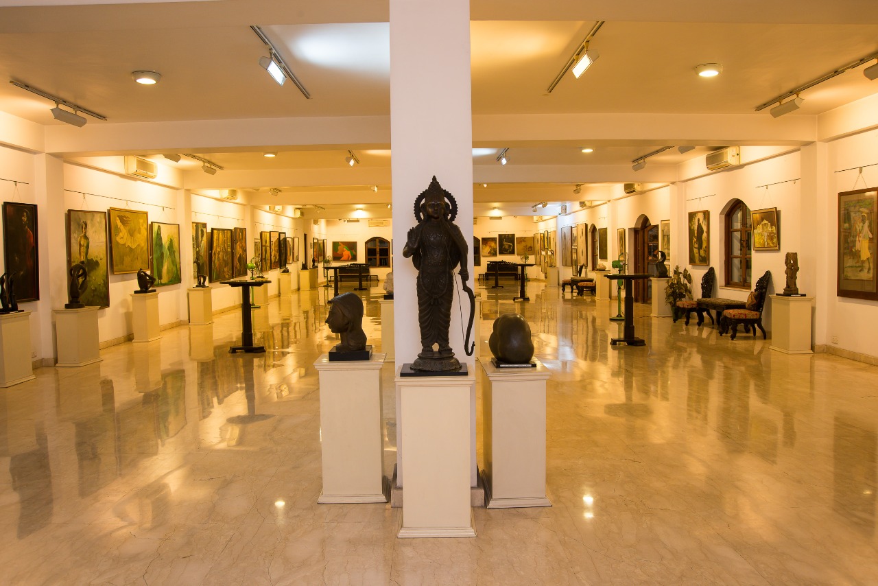 A Kolkata Bungalow Sells For Approx Rs 100 Crore, Comes Equipped with ...
