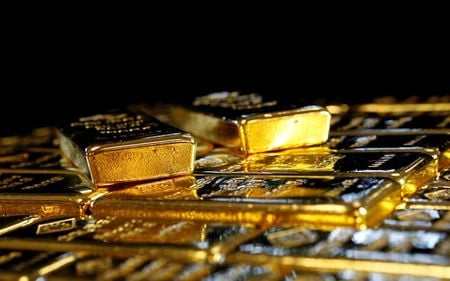 Gold retreats more than 1% as dollar halts slide