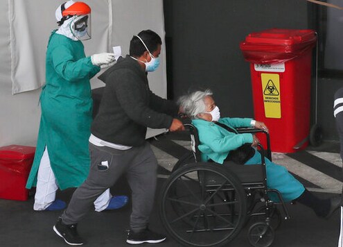 Hundreds wait hours for coronavirus care in Ecuador capital