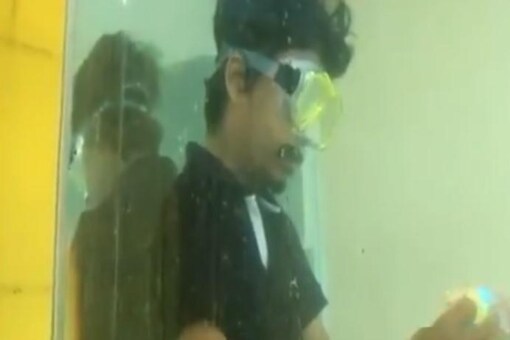 Illayaram Sekar solves a Rubik's cube underwater.
 Credits: Twitter_ANI 