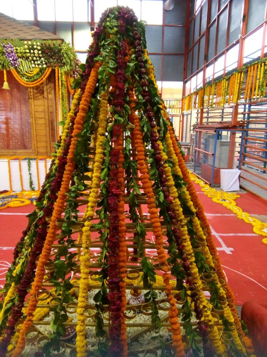Ram Mandir Decorated with Tonnes of Flowers for Bhumi Pujan - News18