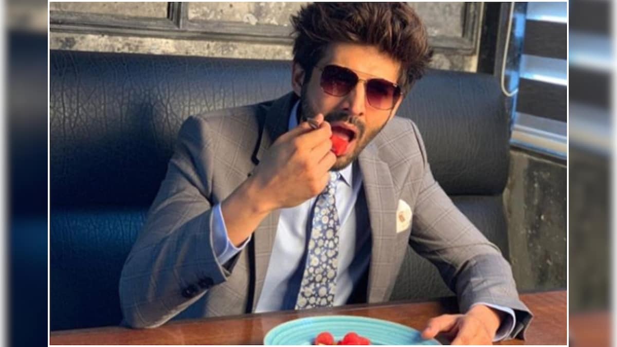 Kartik Aaryan Eats 'Sabar Ka Phal' in 'Bhade Ka Suit', Says His Caption Deserves an Oscar