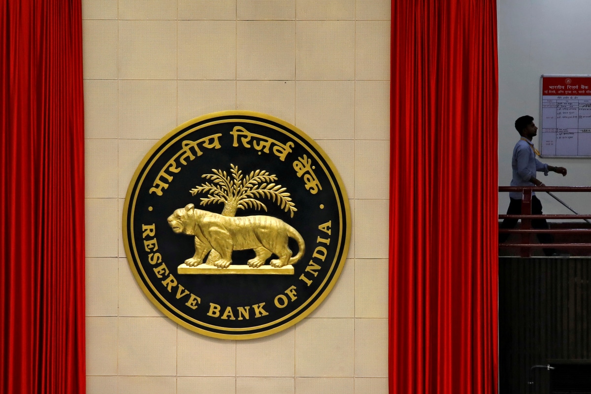 bank credit growth slows to 5.8 per cent in september quarter, says rbi data