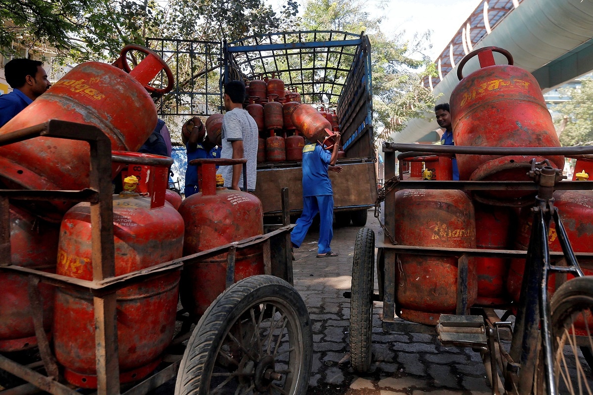 LPG Rates Increased by Rs 25 Second Time in 4 Days, Cylinder to Now Cost Rs 819