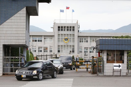 The motorcade of U.S. Health and Human Services Secretary Alex Azar departs from the military airbase in Taipei, Taiwan August 9, 2020. REUTERS/Ann Wang
