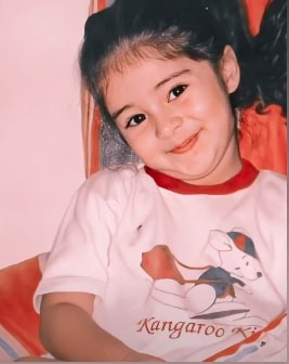 Ananya Panday's Childhood Pic is Unmissable